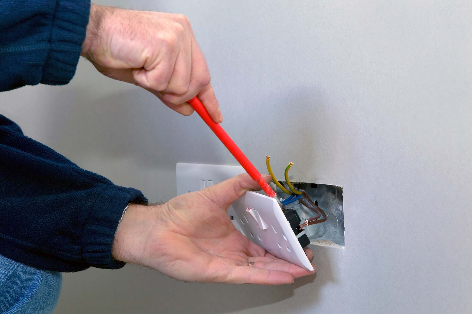 Electrical socket fitting